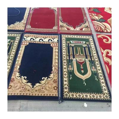 Chine Tapeau de prière musulman personnalisable lavable mur à mur tapis en rouleau tapis de mosquée à vendre