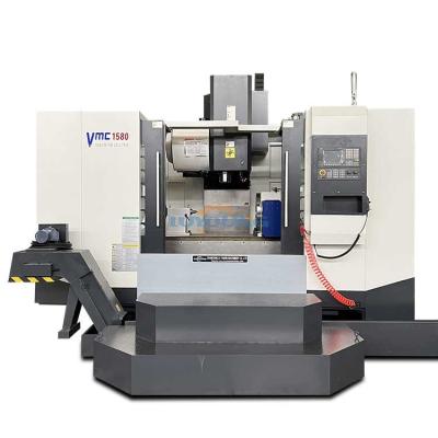 China BT40 BT50 3-fase machinaal CNC-freesapparaat Verticaal freescentrum Vmc1580 Te koop