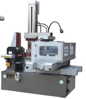 Chine Machine de découpe à haute vitesse de fil EDM série DK77 CNC pour pièces métalliques à vendre