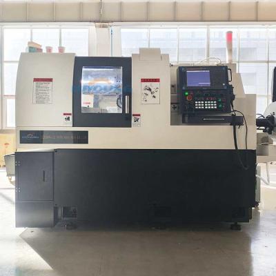 China Máquina de torno CNC de alta precisão com transportador de chips e alimentador de barras para torneamento de metais de tipo suíço à venda