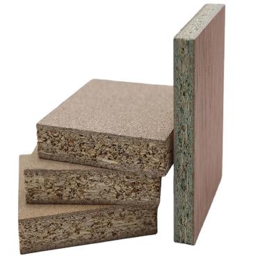 中国 E1 laminated chipboard price particle board 18mm price 1220*2440mm 販売のため