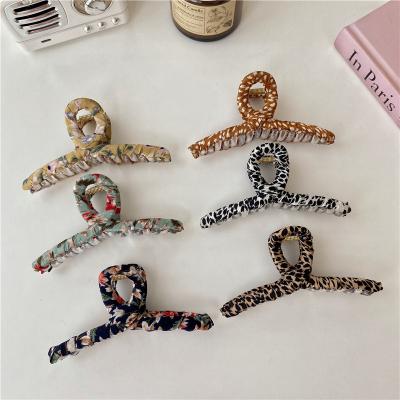 China High Quality/Factory Source New Arrival Leopard Hair Acrylic Claw Cut Large Plastic Cross Hair Claws For Women for sale