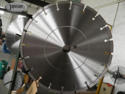 China as lâminas de corte concretas de 12inch/300mm, laser soldaram a lâmina de serra para o corte concreto curado, altura de 12mm, furo Center 20mm. à venda