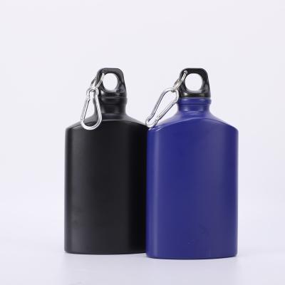 Chine Logo personnalisé Boisson directe 550 ml Bouteille d'eau en aluminium réutilisable de gym en style américain à vendre