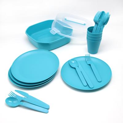 China 4 Person Portable Pigmented Outdoor Tableware Set Includes Knife Fork Spoon Plate for sale