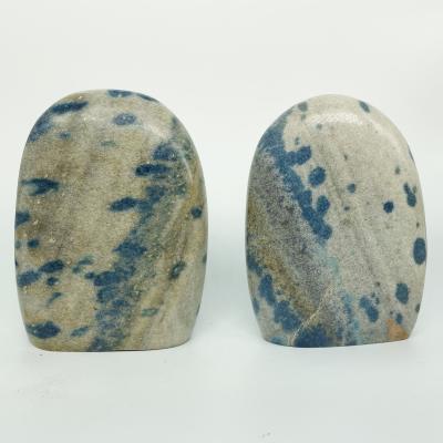 China Africa Ornaments Blue And White Spotted Pigeon Eggs For Wholesale Hot Sale Natural Feng Shui Point Carved Stone 2021 Home Decoration K2 for sale