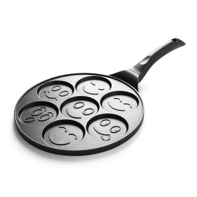 China Multi-purpose cute tray kitchen fryer egg smiley-face non-stick coating traditional best-selling rotisserie pan for sale