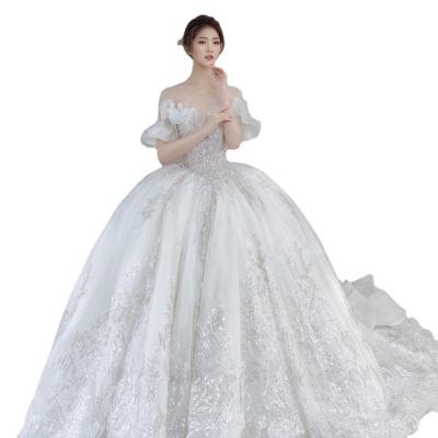 China Anti-wrinkle lounging in the cloud theme wedding dress 2021 new atmospheric wedding dress atmospheric temperament one shoulder single shoulder tow for sale