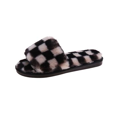 China Fashion 2021 New Winter Trend Home Ladies Slippers Check Pattern Open Toe Flat Plush Warm Ladies Slippers for sale