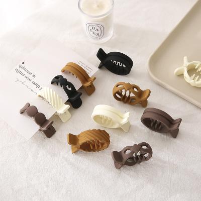 China Hair Accessories Wholesale Resin Plastic Matte Hair Claws For Women Hot Sale Korean Hair Ponytail Raise Clip Accessories for sale