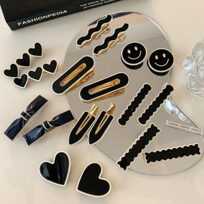 China New Fashion Decoration Design French Black And White No Bend Seamless Hairpins Acrylic Hair Clips For Women for sale