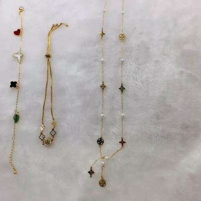 China Fashion Jewelry Collier Femme Custom Fine Jewelery Jewelry En Stainless Steel Gold Plated Stainless Steel Clover Necklace for sale