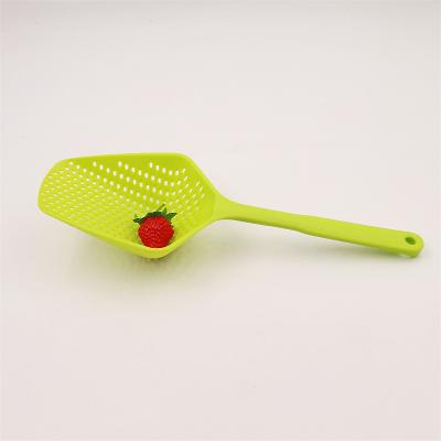 China Amazon Color Scoop Strainer Viable Custom Large Size Plastic Strainer Slotted Spoon for sale