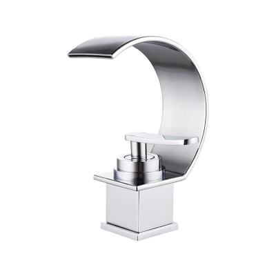 China Luxury Single Handle One Hole Deck Mount Toilet Chrome Waterfall Bathroom Faucet Thermostatic Faucets for sale