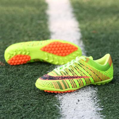 China Cheap Fashion Soft Comfortable Mens Chinese Soccer Shoes for sale