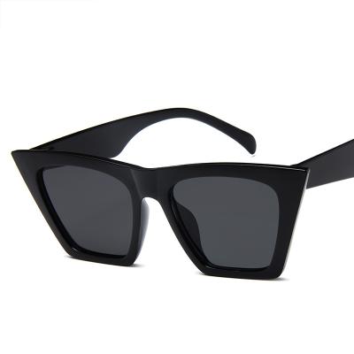 China 10 Years Experience Euromonk Flat Lens Big Frame Rectangle Fashionable Cat Eye Women Black PC Sunglasses for sale