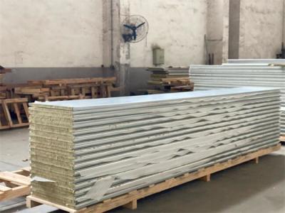 China Painéis de sanduíche isolados de alumínio Rockwool do teto 50mm à venda