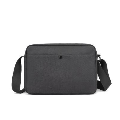 China Normcore/Minimalist Men Waterproof PU Trunk Shoulder Bags With USB Port Fashion Vegan Messenger Filling Leather Bag for sale