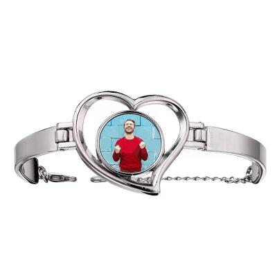 China Other Valentine's Day Gift High Quality Sublimation Customized Znic Alloy Heart Bracelet Blanks for sale