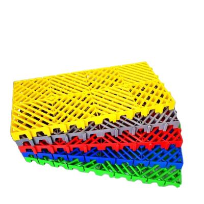 Cina Drainage Garage Flooring Non Slip Interlocking High Quality Plastic Floor For Car Wash Shop Workshop Tile Car Wash Cheap Chain Floor in vendita