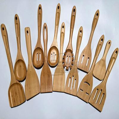 China Sustainable Natural Wood Kitchen Accessories Set Bamboo Utensil Set for sale