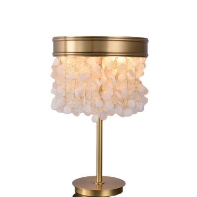 China 2020 Modern Fashion Living Room Table Lamps Copper Designer Creative Stand Lights Crystal Vintage Lighting Modern Luxury Decorative for sale