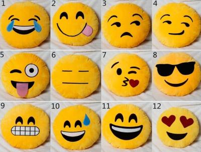 中国 Emoji の黄色い顔文字の家の使用のための円形の詰められた赤ん坊の睡眠の枕 販売のため