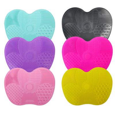 China Easy Clean Rubbing Cosmetic Silicone Pad Brush Cleaning Pad With Suction Cup Apple Remover Pad Beauty Cleaning Rubbing Supplies for sale