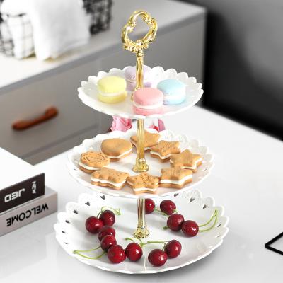 China Viable Modern Home Decoration Personalized Cupcake Wedding Gold Birthday Mini Wood Epoxy Resin Stand Holder for sale