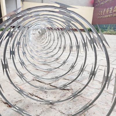 China BTO-22 Steel Wire Galvanized Razor Wire Coils / Concertina Razor Barbed Wire Price Per Roll for sale