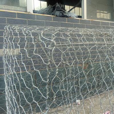 China Hot Dipped Galvanized Stone Fence / Stone Cage Mesh Erosion Control Hexagonal Twisted Gabion Box Wire Mesh for sale