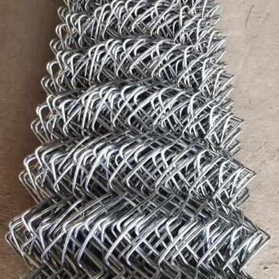 China Best Price Easily Assembled 1m*30m Per Roll Chain Link Mesh Fence For Football Field Hot Dipped Galvanized Barrier And Farm for sale