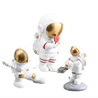 China Mordern resin crafts astronaut door decoration creative space travel art and craft for sale