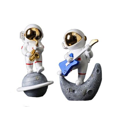 China Original Handmade Mordern Crafts Resin Crafts Astronaut Door Decoration Space Music Band Artware for sale