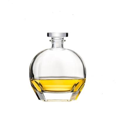 China High White Glass Beverage Bottle For Whiskey Round Shape Flat Clear Glass Bottles 700ml for sale