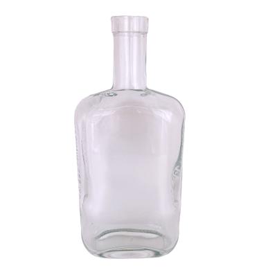 China Transitional Airtight Empty 600ml Juniper Glass Bottles With Cork for sale