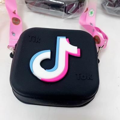 China Tik Tok Latest Fashion Design Kids Crosses Small Jelly Purses and Small Small Bags Girls - Body Bags for sale