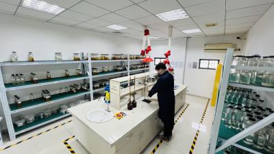 中国 High Dielectric Strength Electrical Insulating Epoxy Resin For Electronic Components 販売のため