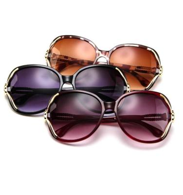 China Plastic Sunglasses Women Sun Glasses Female Retro Big Square Eyewear Fashion Sun Glasses for sale