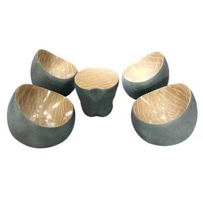 China Durable fiberglass flowerpot in the form of a large table and chair for garden hotel home decoration for sale