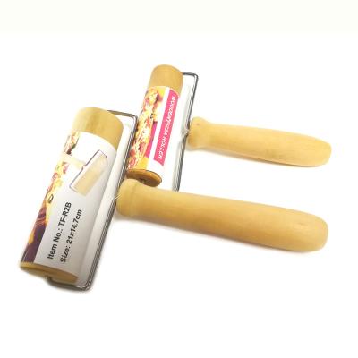 China Wooden Kitchen Ware Baking Tools Wood Wooden Pizza Roller With Handle For Home Or Restaurante TF-R2S for sale