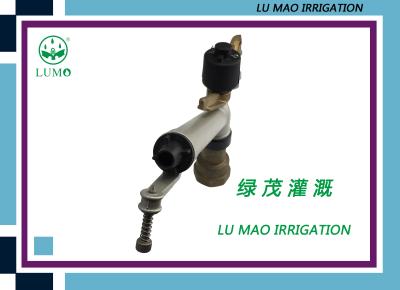 China Césped aleación de aluminio rotatoria automática de la regadera arma lluvia impacto agricultura 1-1/2” en venta