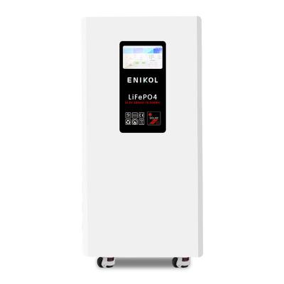 Cina 7 pollici touch screen 51.2V 300AH 15.36KWH Capacità Accumulatore di energia per uso domestico Batteria con ruote in vendita