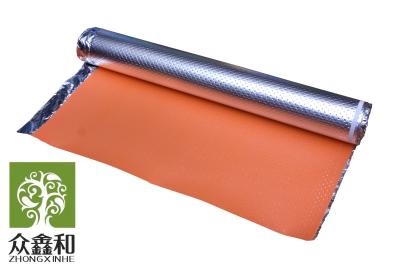 China 2 mm ondervloer met gaten voor vloerverwarming Aluminiumfolie Duurzame ondervloer van Ixpe-schuim Te koop