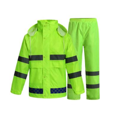 China Green Color 170t Mens High Quality Polyester Single Layer Raincoat Double Layer Reflective Rainsuit With Mesh Lining for sale