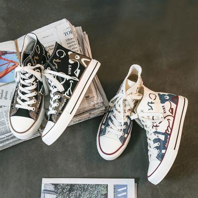 China Fashion trend design new bear lace up canvas shoes, trendy graffiti canvas shoes, new high top canvas shoes for men for sale