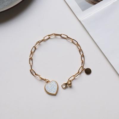 China FASHIONABLE Customizable Figaro Chain Acrylic Agate Design Chunky Handmade Love Heart Bracelet for sale