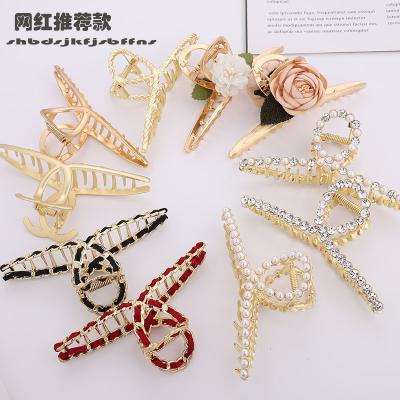 China New Fashion Rhinestone Hair Clips Metal Pearl Hair Claw Diamond Hair Accessories For Women for sale