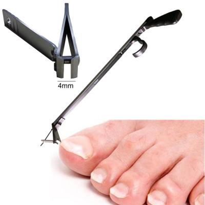 China Lightweight Aluminum Less Expensive Long Clipper Easy Reach Toe Nail Clippers for sale