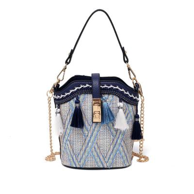 China Outdoor Activites Summer Weave Tote Bag Top-handle Straw Shoulder Bucket Bags Acrylic Chain Women Weave Handmade Messenger Crossbody Beach Bag for sale